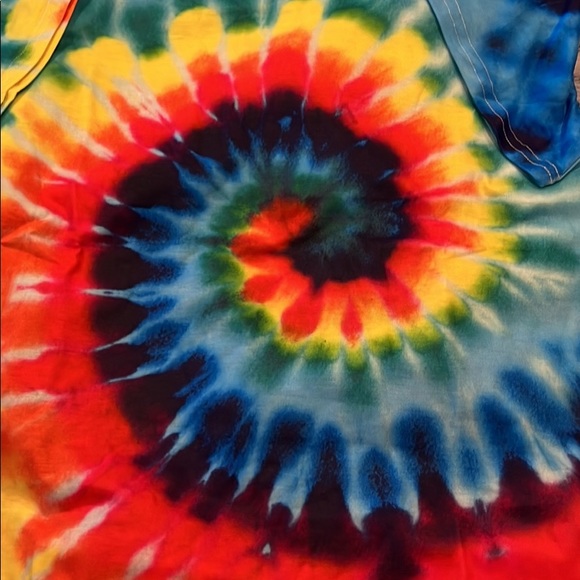 NWOT Women’s Two Piece Shorts and Short Sleeve Shirt Tie Dye Set - Picture 5 of 8